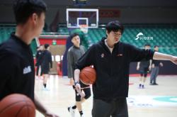 开云体育官方网站-齐鲁工业大学备战比赛，主教练调整战术的简单介绍