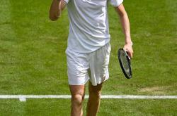 开云体育官网-温网鏖战美网，西西帕斯统治全场