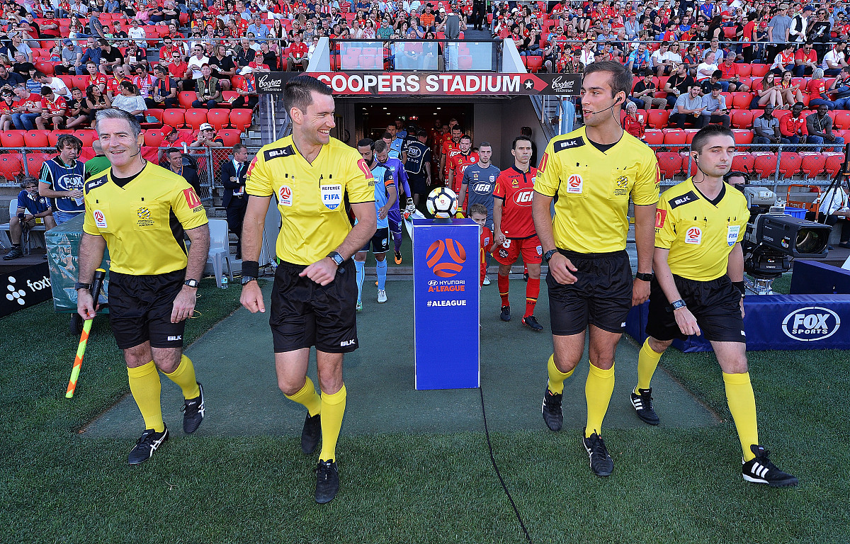 关于塞尔维亚客场击败摩尔多瓦，轻松赢得比赛的信息