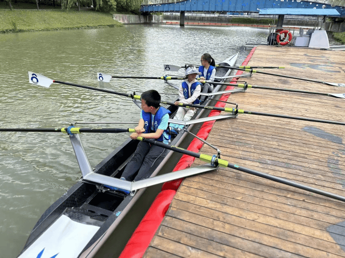 关于拚搏顽强！赛艇选手奋斗苦撑冲刺的信息