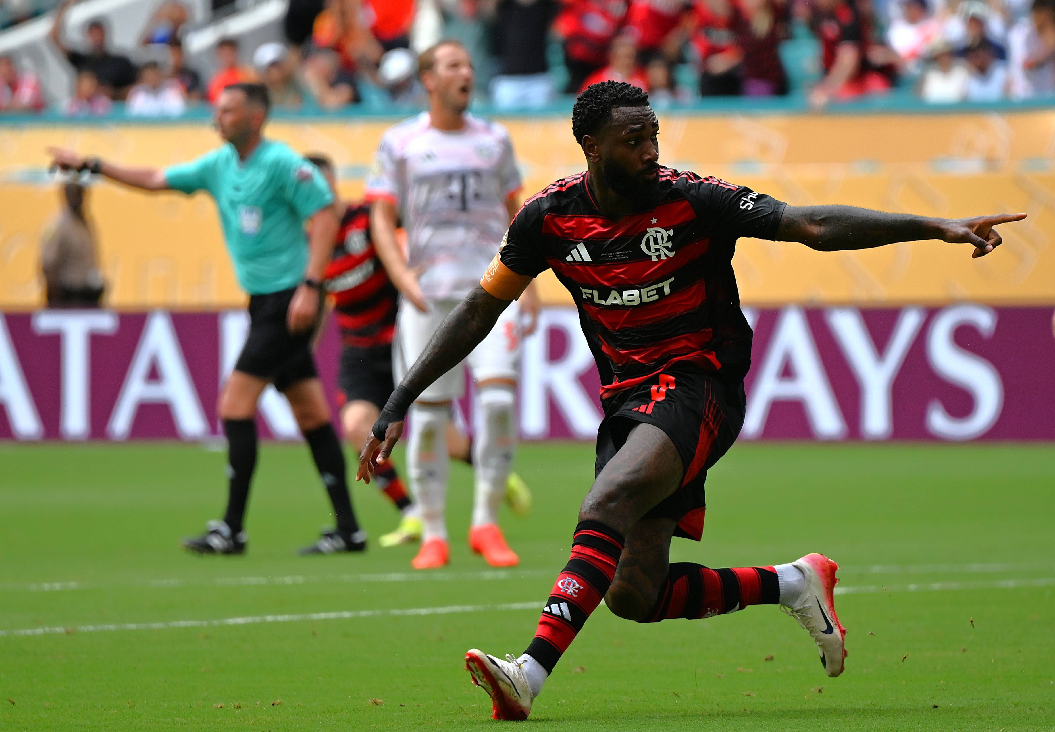 包含拜仁慕尼黑连续不败！德甲霸主再次展现无敌实力的词条